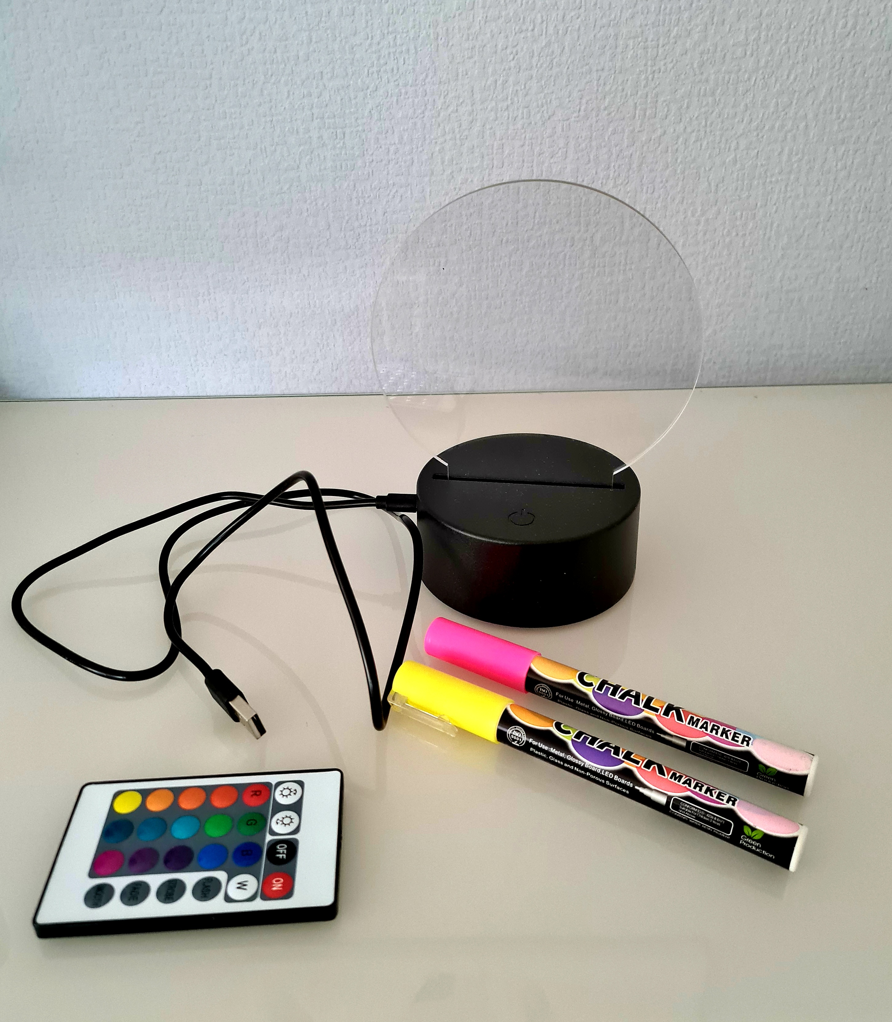 Wunschmotiv mit Name auf LED-Sockel mit ACRYL-Platten