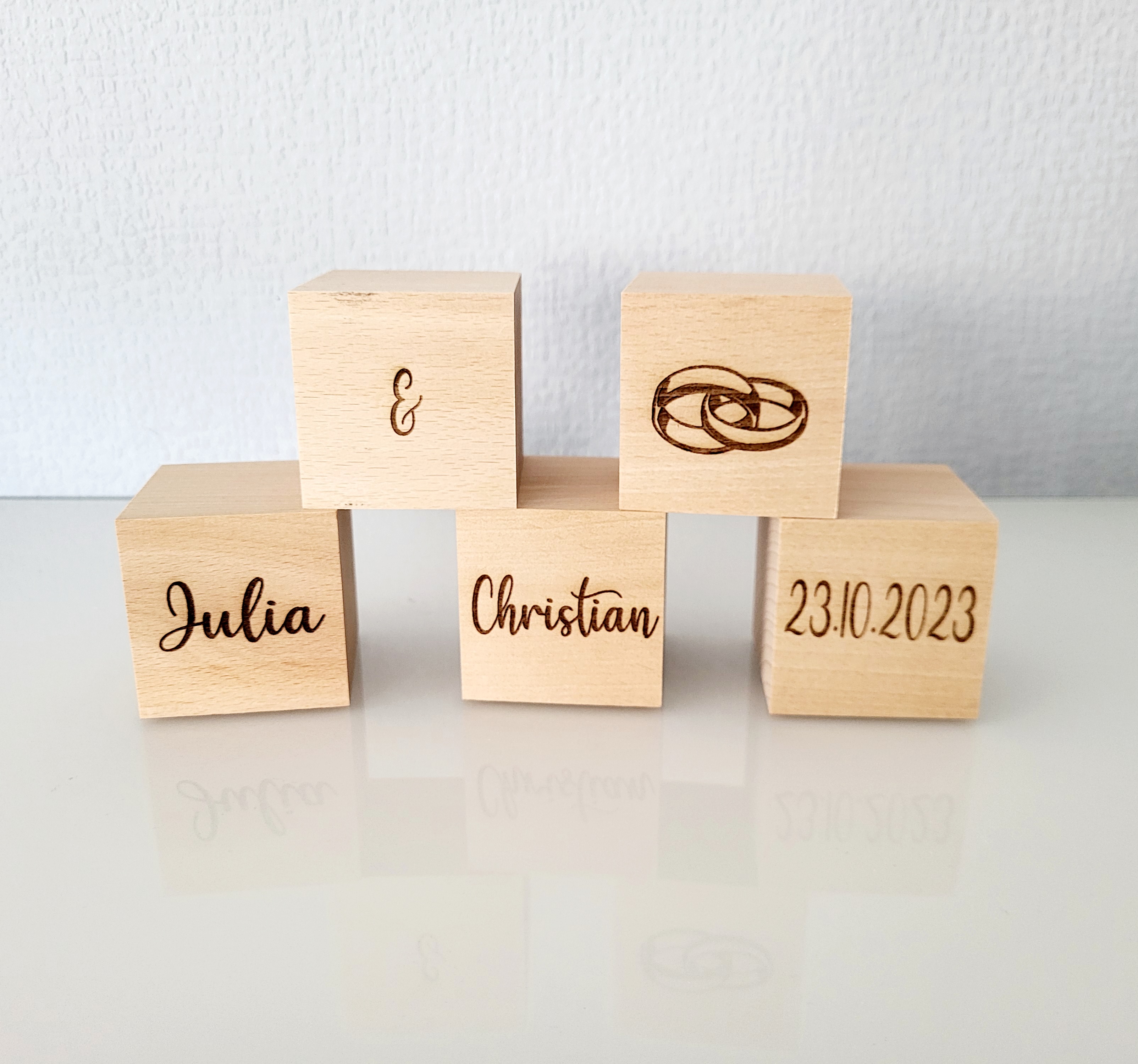 Holzwürfel / Würfel aus Holz personalisiert mit Gravur